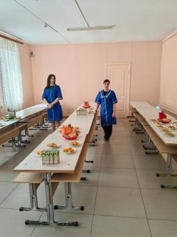 Проверка сервировки столов